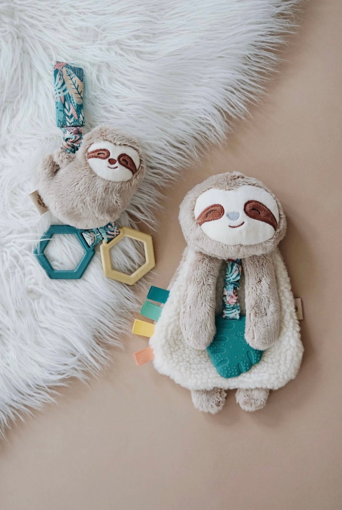 Itzy Ritzy: Itzy Friends Ritzy Jingle Attachable Travel Toy
